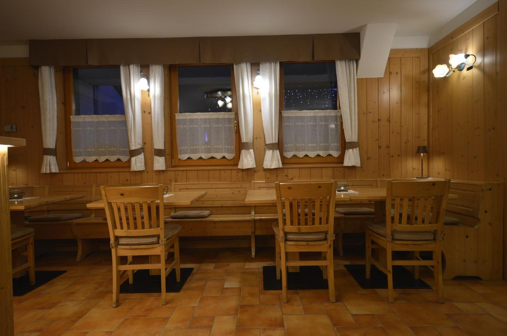 Hotel Garni Sant'Antonio Con Spa Madonna di Campiglio Exterior photo