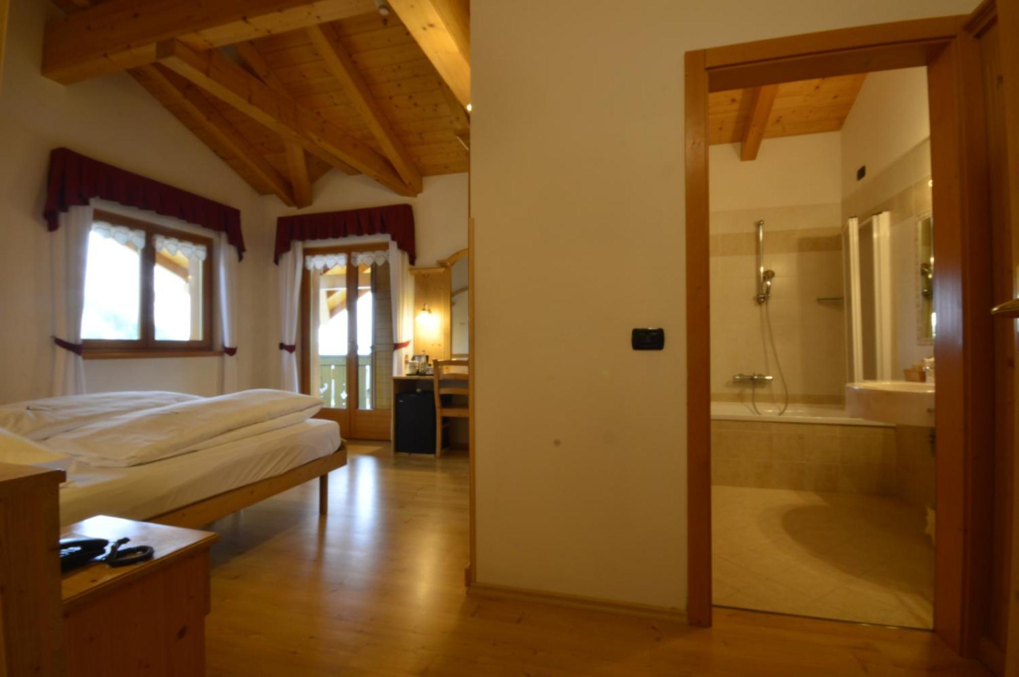 Hotel Garni Sant'Antonio Con Spa Madonna di Campiglio Exterior photo