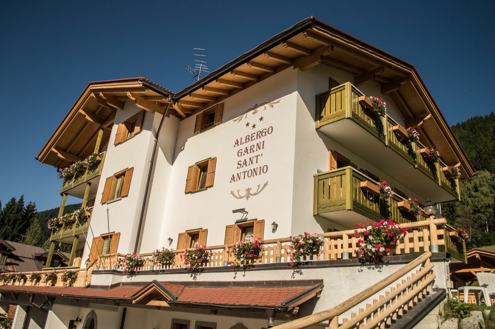 Hotel Garni Sant'Antonio Con Spa Madonna di Campiglio Exterior photo